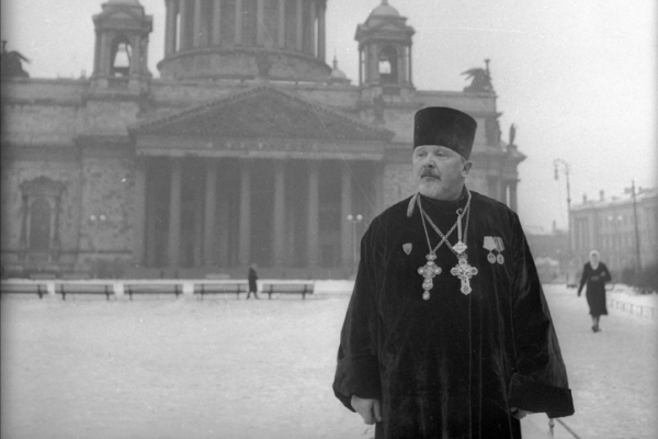 Начальник ОРЧ СБ ГУ МВД России по Краснодарскому краю Сергей Богоцан живет как олигарх