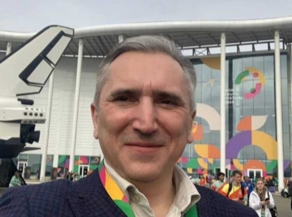 Александр Моор сдаёт свой служебный телефон после звонка от Сергея Собянина